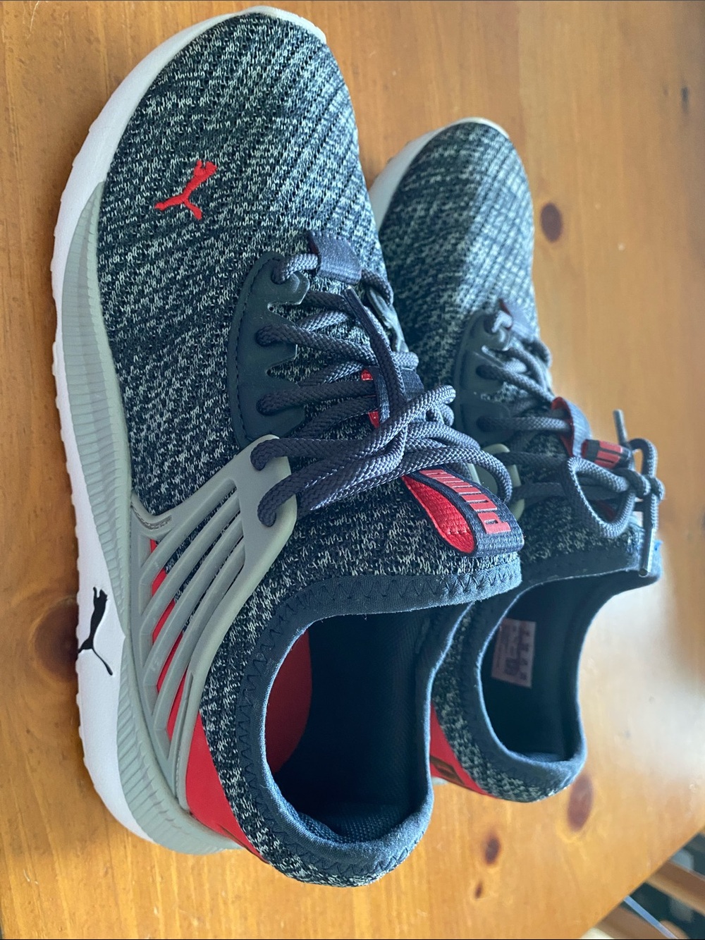 Puma Pacer Men's Black and Red Knit Athletic Sneakers Baketball Like New
